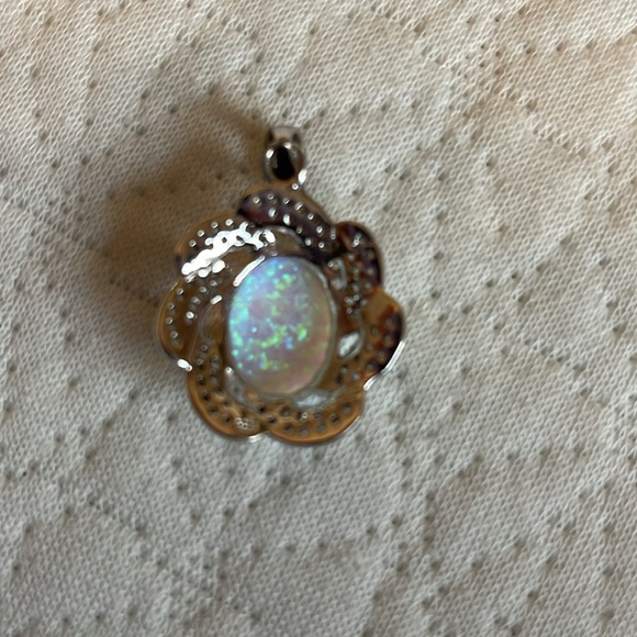 Elegant Silver Opal Pendant - Picture 3 of 5